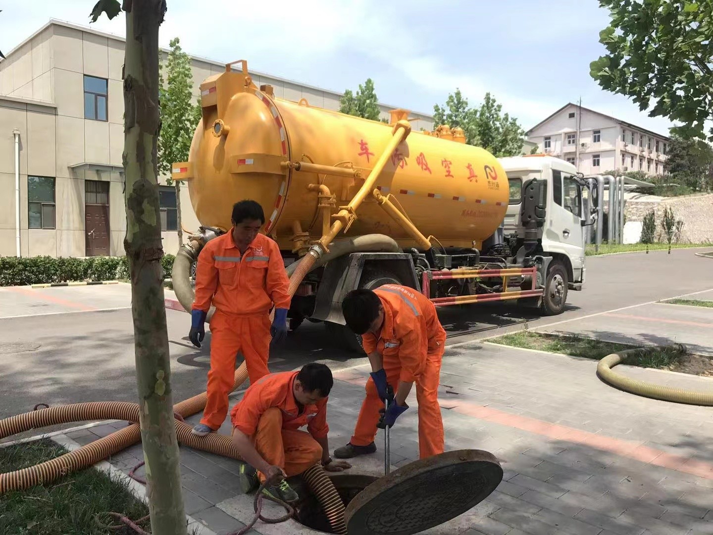 岳普湖化粪池清理与5-8吨吸粪车施工效率分析
